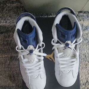 AIR Jordan(6)<GS)Sneakers - White and Navy Blue Worn 3x